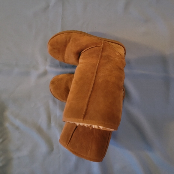 Uggs tan boots size 7 - Picture 5 of 8